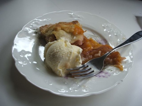 Nectarine pie with ice cream